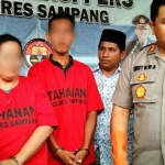 Istri bandar dan kurir sabu yang ditangkap Polres Sampang.