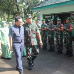Pangdam V Brawijaya, Mayjen TNI Farid Makruf bersama Bupati Baddrut Tamam, saat berada di Kodim 0826 Kabupaten Pamekasan.