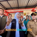 Gubernur Jatim,Khofifah Indar Parawansa saat meninjau Koperasi Desa Merah Putih di Desa Gempol Kerep