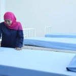 Gubernur Jatim Khofifah Indar Parawansa saat meninjau kesiapan tambahan bed ruang isolasi di RS Jiwa Menur, Selasa Sore ini, (17/3/2020). foto: istimewa/ bangsaonline.com