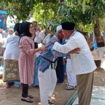 Jemaah haji asal tuban langsung disambut sanak keluarganya.
