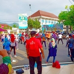 Kegiatan senam eling lan waspada di Alun-alun Pacitan.