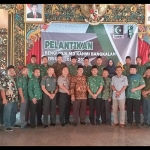 Jajaran pengurus KAHMI Bangkalan periode 2018-2023 bersama Kapolres, Dandim 0829, dan Koordinator MD wilayah Jawa Timur Drs. Bawon Adi Yutoni, M.Si. foto: FAUZI/ BANGSAONLINE