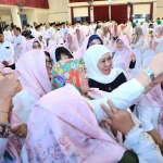 Gubernur Jatim, Khofifah Indar Parawansa, disambut saat safari Ramadan di SMKN 5 Surabaya. (Ist)