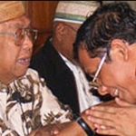 Mahfud MD dan KH Abdurrahman Wahid (Gus Dur) dalam suatu acara. Foto: teronggosong.com