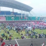 Pantauan di lapangan hingga pukul 14.45 WIB, Jokowi masih belum datang. foto: YUDI I/BANGSAONLINE