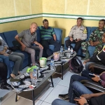 Mediasi terkait proyek jalan di Desa Kedungringin, Kecamatan Beji, Kabupaten Pasuruan.