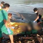 Mayat saat di temukan di pinggir Pantai Konang Kecamatan Panggul, Trenggalek. foto: HERMAN/ BANGSAONLINE