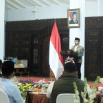Wali Kota Pasuruan, Adi Wibowo memberikan sambutan di acara lepas sambut Dandim 0819 Pasuruan. Foto: Supardi/Bangsaonline.