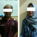 Bapak dan anaknya yang diamankan di Polsek Wonocolo.