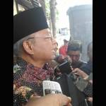 Bupati Rendra Kresna memberikan keterangan usai diperiksa penyidik Polres Malang Kota. foto: BANGSAONLINE
