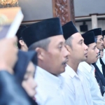 Panwaslu Kabupaten Lamongan saat mengambil sumpah sebanyak 472 Panitia Pengawas Lapangan (PPL),  Kamis (18/1) siang.