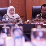 Gubernur Jawa Timur Khofifah Indar Parawansa dan Sekda Pemprov Jatim Heru Tjahjono. foto: istimewa