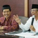KHA Hasyim Muzadi (kanan) dan Prof Dr Mudjia Rahardjo, Rektor UIN Malang (kiri). foto: BANGSAONLINE.com