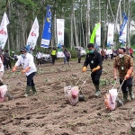 Menteri Pertanian RI, Syahrul Yasin Limpo saat melakukan penanaman benih jagung di Blitar. (foto: ist).