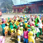 PLN Nusantara Power UP Tanjung Awar-Awar bersama ratusan anak TK dan RA Tangguh Bencana.
