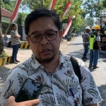 Plt Kepala Dinas PU Bina Marga dan SDA Jember, Arif Liyantono, saat memberi keterangan ke awak media.