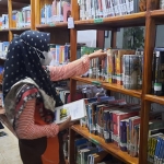 Suasana pada salah satu perpustakaan di Tuban.