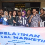 Wali Kota Kediri bersama peserta pelatihan. Foto: Ist