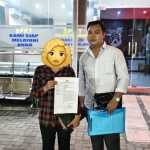 Ibu korban didampingi penasehat hukum saat melapor ke SPKT Polres Pasuruan