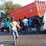 Kondisi warung korban dan dump truck sebelum dievakuasi. foto: ist.