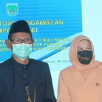 Anang Saiful Wijaya bersama istri usai dilantik menjadi sekda. (foto: ist).