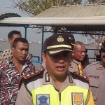  Kapolres Bangkalan AKBP Boby Paludin Tambunan saat melakukan sidak di pelabuhan Kamal.