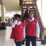 Terdakwa Sokeh (kanan) dan Udin (kiri) usai menjalani sidang dengan agenda dakwaan JPU Kejari Sidoarjo. foto: NANANG ICHWAN/ BANGSAONLINE