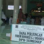 Kotak kardus sumbangan FHK-2 Kabupaten Sumenep di areal istighasah. foto: rahmatullah/ BANGSAONLINE