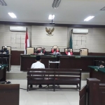 Saiful Ilah saat menjalani persidangan di Pengadilan Tipikor Surabaya.