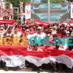 Gubernur Jawa Timur, Khofifah Indar Parawansa, bersama Mendagri, Tito Karnavian, saat berfoto bersama. Foto: DEVI FITRI AFRIYANTI/BANGSAONLINE