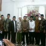 Para ketua PWNU dan utusan KH Said Aqil disambut Wakil Presiden HM Jusuf Kalla. foto: BANGSAONLINE