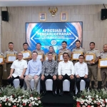 Wamen ATR/BPN saat Pemberian Apresiasi dan Penganugerahan Satuan Kerja Berpredikat WTAB 2025 di Conference Room Inspektorat Jenderal Kementerian ATR/BPN, Jakarta.