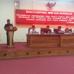H. Musawwir dari Fraksi Keadilan Hati Nurani saat membacakan Pandangan Umum atas nota keauangan Bupati Bangkalan rancangan RAPBD 2020, Selasa (19/11).