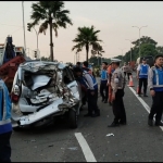 Salah satu mobill yang ringsek akibat korban kecelakaan maut di exit tol Purwodadi