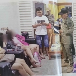 Para pekerja seks komersial (PSK) di kawasan IKN yang dibawa petugas Satuan Polisi Pamong Praja (Satpol PP). Foto: Tempo