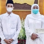 Gubernur Khofifah Indar Parawansa bersama Rahmat Alfian Hidayat di Gedung Negara Grahadi Surabaya. foto: ist