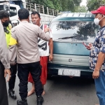 MT (pakai sarung) warga Sokobanah Sampang yang diduga menculik dua siswi kelas X SMAN 4 Bangkalan berhasil diringkus Polsek Asemrowo, Rabu, 18 Mei 2022 sekitar pukul 14.00 WIB.
