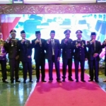 Sekdakab Pamekasan saat foto bersama jajaran Forkopimda serta para juara rangkaian HUT ke-74 Kemerdekaan RI.
