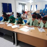 Sebanyak 20 pelajar dari berbagai sekolah yang lolos seleksi awal mengikuti tahapan tes tulis, wawancara seputar wawasan kebangsaan dan Kamtibmas, serta pembekalan di Aula Cabang Dinas Pendidikan Kabupaten Bangkalan, Rabu (24/9/2025).