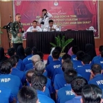 Komisioner KPU Kabupaten Pasuruan Suyatmin saat menyampaikan materi.