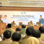  Bupati Fandi Akhmad Yani memberikan arahan dalam sosialisasi dan deklarasi SPMB. foto: ist.
