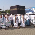 1.734 CJH Kabupaten Lamongan mengikuti bimbingan manasik haji di Alun-Alun.