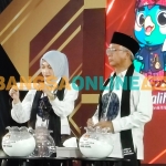 Paslon Wali Kota dan Wakil Wali Kota Kediri nomor urut 1, Vinanda Prameswati dan Gus Qowim saat acara debat publik