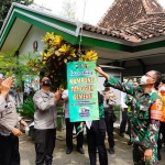 Launching 73 Kampung Tangguh Semeru di Bojonegoro ditandai pelepasan balon.