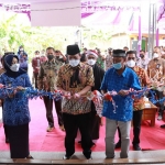 Suasana ketika Kepala BNPT meresmikan gedung Yayasan Rumah Moderasi dari Eks Napiter di Kabupaten Mojokerto.