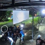 Rekaman CCTV aksi pengeroyokan yang disita Polres Gresik. Foto: Ist