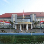 Balai Kota Among Tani di Jl. Panglima Sudirman No.507, Pesanggrahan, Kota Batu.