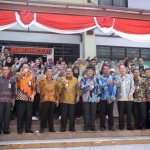 Gubernur Jatim Dr H Soekarwo Menerima Kunjungan Mahasiswa Profesi Akuntansi UGM Yogyakarta di UPT LPKD Jawa Timur Surabaya. 