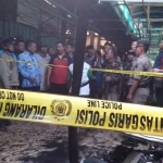 Bupati Indartato saat berada di lokasi kebakaran. (foto: ist)